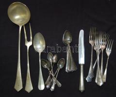 22 db alpakka evőeszköz: 1 merő-, 6 teás-, 6 kávéskanál, 6 villa, 1 kanál