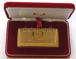 Réz levélnehezék a Liga für Völkerfreundschaft (NDK) logójával, aláírással díszdobozban