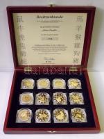 Kína a 12db kínai zodiákus állatait mintázó 12db  különféle Ag és aranyozott (24K) pénzérme fa díszdobozban tanúsítvánnyal, egyenként 31,3g T:PP