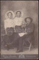 cca 1890 Érdekes keményhátú fotó (Vasas Sándor) teniszruhás lányokkal / Vintage photo 11x19 cm