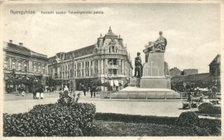 Nyíregyháza Kossuth-szobor, takarékpénztár