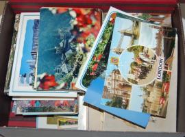 kb. 400 db vegyes modern képeslap