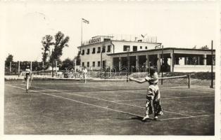 Felsőgöd Kékduna vendéglő, teniszpálya