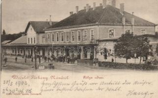 Párkánynána railway station