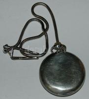 Működőképes Omega márkájú zsebóra porcelán számlappal (sérült) és óralánccal dobozban