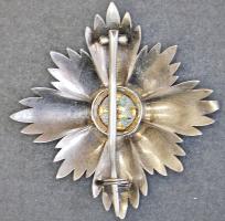 1935-1945. A Magyar Érdemrend középkeresztjének csillaga, domborított, függőleges kitűzővel, a rendj...