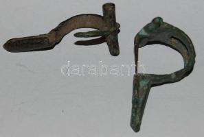 2db római kori fibula, egyik sérült
