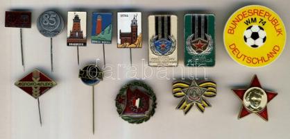 DN. 13db klf szovjetuniós jelvény és kitűző T:vegyes