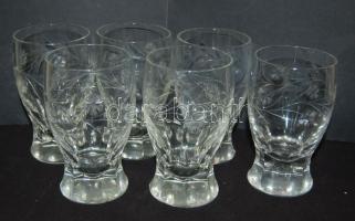 6 db kristálypohár és egy 1l-es kristály likőrősüveg dugóval (két poháron apró csorba)