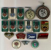 DN. 18db klf szovjetuniós jelvény és kitűző T:vegyes