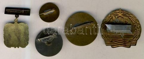 DN. 5db klf szocialista kitűző, mint: "A könnyűipar kiváló dolgozója", "Önkéntes rend...