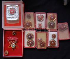 DN. 18db szocialista kitüntetés, mint: "Szocialista brigád" és "Kiváló Dolgozó" mind dísztokban T:vegyes