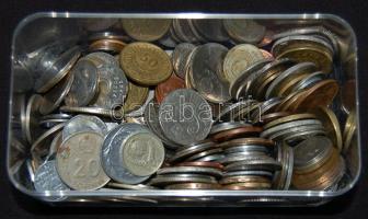 200db külföldi váltópénz, közte jobbak is T:vegyes / Mixed world coins, 200 pieces C:mixed