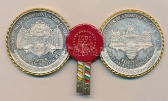 1990. "A vatikáni diplomáciai kapcsolatok felvételének emlékére érempár, sorszámozott Szign.: Bozó Gy. T:PP(érmét összetartó fémrész egyik része letört)