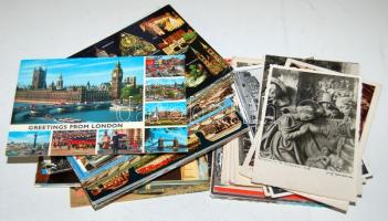 168 db modern, nagyrészt megíratlan külföldi városképes lap, sok FF