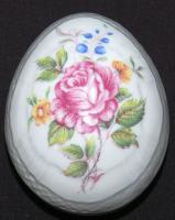 Virágokkal díszített Hollóházi porcelán tojás / Hollóházi chinaware egg 6x8cm