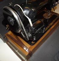 Régi szovjet gyártmányú üzemképes elektromos táska varrógép