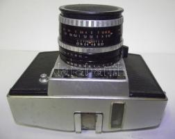 Pentina márkájú régi fényképezőgép tokkal