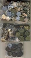 Vegyes fémpénz tétel, külföldi és magyar pénzek, összesen 0,95kg súlyban T:vegyes