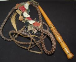 Szépen kidolgozott karikás ostor fából és bőrből. Nyél hossza: 39cm, ostor hossza: kb 2,9m / Vintage whip