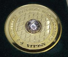 2003. "Magyarország-Anglia 6:3" aranyozott ffém emlékérem, közepén mozgatható focilabdával...