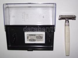 Astra márkájú borotvakészülék pengékkel eredeti dobozában