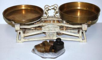 Régi réz tányéros Kubus márkájú karos mérleg 10 darabos súlykészlettel  / Vintage scales 43 cm and 10 pcs scales-weight