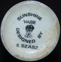 Szász Endre által tervezett Hollóházi porcelán váza 20cm magas / Faces designed by Endre Szasz Hollo...