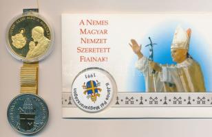 1991. "II. János Pál Pápa látogatása-Budapest" aranyozott fém emlékérem, Szign:Lebó F. T:PP + üdvözlőlap kitűzővel és pápai jelvényes szalagos érem II. János Pál látogatására