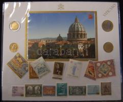 Vatikán 2001. 20L + 200L + 500L + 1000L nagyalakú bélyeges, fényképes souvenir szettben T:1 / Vatican City 2001. 20 Lire + 200 Lire+ + 500 Lire + 1000 Lire in souvenir set with stamps and photo C:Unc
