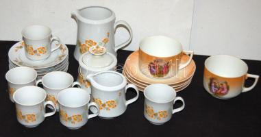 2 db klf porcelán teás készlet: tányérok, csészék, kancsók, kiöntők, stb.