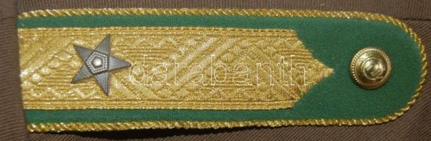 Teljes katonai felsőruházat kabát + őv + sapka