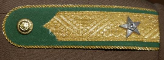 Teljes katonai felsőruházat kabát + őv + sapka