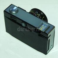 Vilia márkájú fényképezőgép tokban