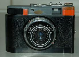 OMO márkájú régi fényképezőgép tokban