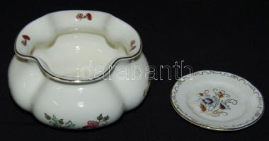 Virágokkal díszített és aranyozott Zsolnay jelzett sorszámmozott porcelán kistányér és cukorkakínáló / Zsolnay numbered chinaware small plate and bowl