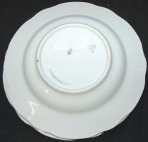 Apró virágokkal díszített Zsolnay jelzett porcelán tétel: 6db mélytányér, 1db pecsenyés tál, és egy ...