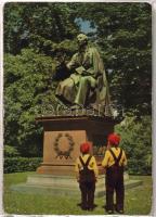 2 db dán, 1 db holland, 6 db svéd, 1 db litván, 1 db román városképes modern képeslap (közte Andersen szobra Koppenhágában, és Konsztantinusz császár szobra Constantán)