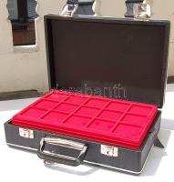 Pénzkoffer ÚJ! 360x250x105mm, 10db velúrtálcával (2x15, 2x24, 4x40, 2x77-es férőhelybeosztással)