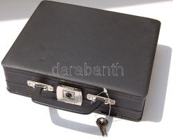Pénzkoffer ÚJ! 240x210x70mm, 6db velúrtálcával (2x12, 2x20, 2x24 férőhelybeosztással)