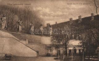 Pécs Papnevelő intézet udvar