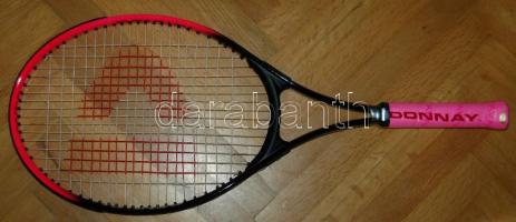 Donnay André Agassi márkájú használatlan teniszütő tokkal és 4db használatlan teniszlabda dobozban