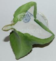 Kézzel festett sorszámozott Herendi jelzett porcelán rózsa, a levelén kis lepattogzás 6cm magas