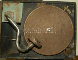 Régi működőképes hordozható gramofon tölcsér nélkül