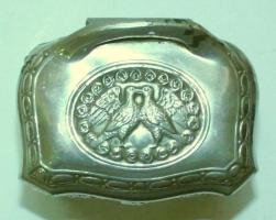 Kis fém ékszertartó doboz 9x10x7cm