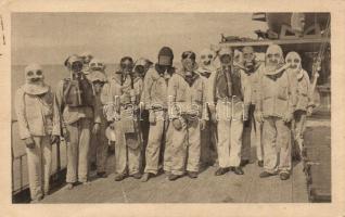 Military WWI diving suits on the board of a K.u.K. ship around Pola (fa)