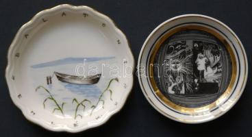 Szász Endre által tervezett Hollóházi jelzett (d:8cm) és egy kézzel festett jelzés nélküli porcelán kistányér (d:9cm)