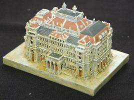 Zsűrizett sorszámozott Opera makett eredeti dobozában