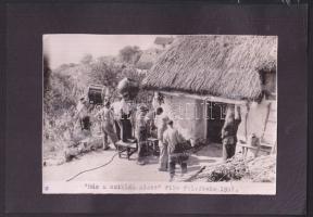 1957 Ház a sziklák alatt című film felvételéről készült fotó 11x16,5cm