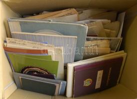 Nagy, átnézetlen hagyaték okmány és nyomtatvány hagyaték, dobozban